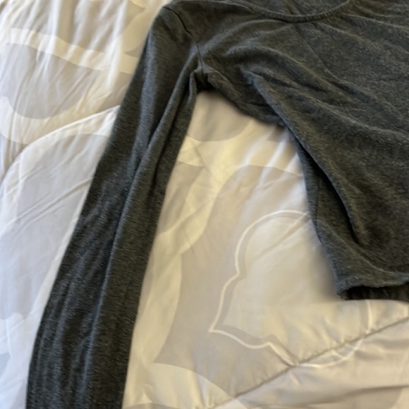 Tops - Picture 4 of 4